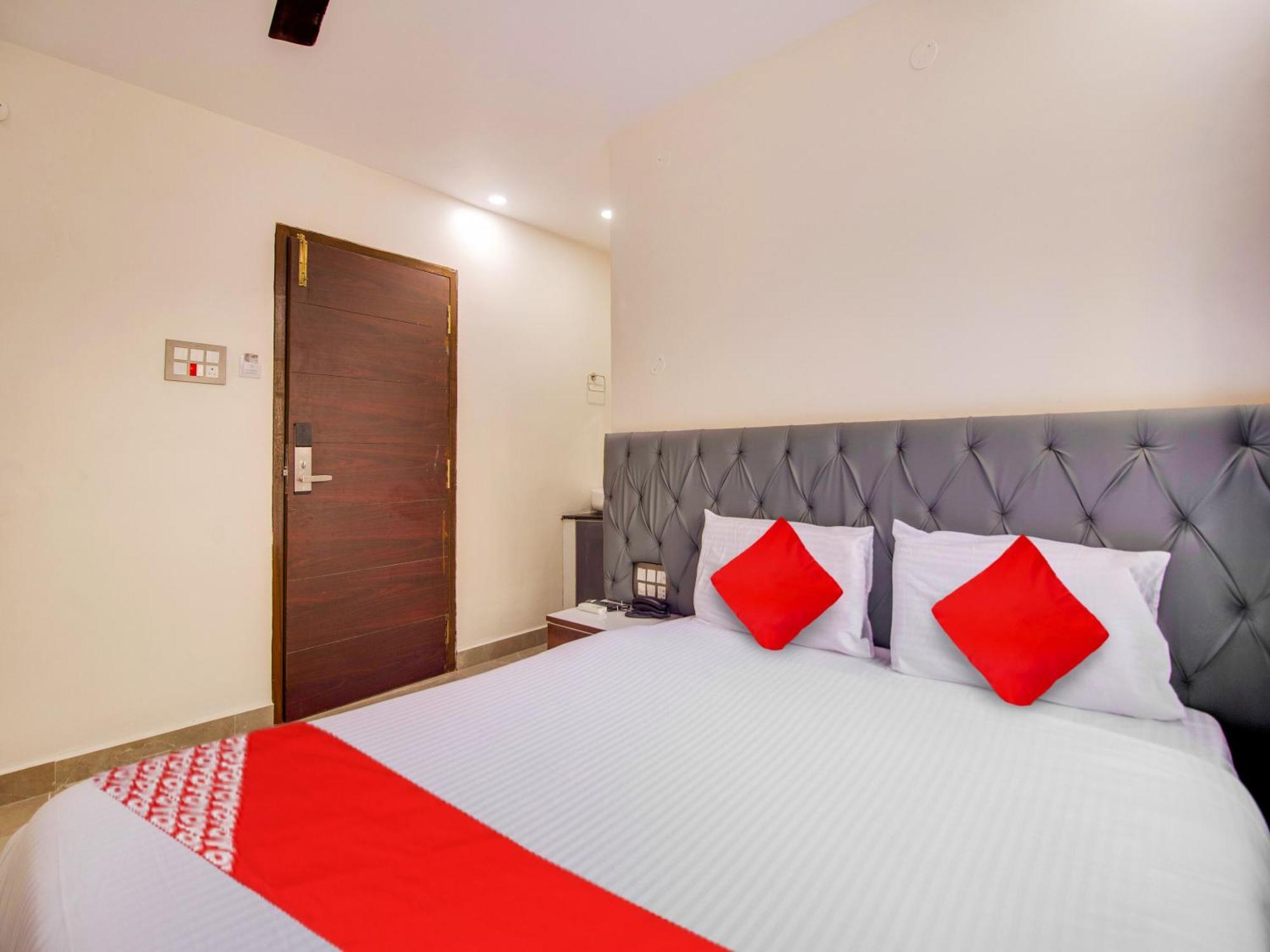 Hotel O Rr Residency Khammam Kültér fotó